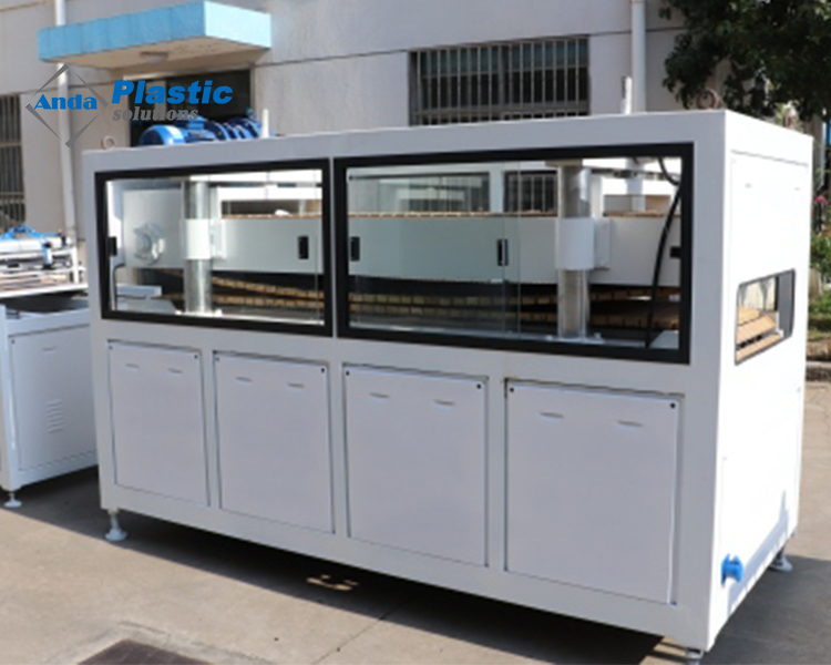 Máquina para fabricar tableros de puertas de PVC